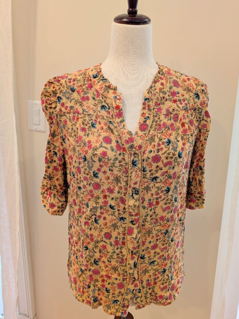 Democracy Floral Split V-Neck 3/4 Sleeve Button-Front Blouse
